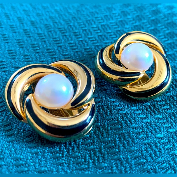 Vintage Vendome Earrings Clip on Faux Pearl Gold Black Enamel 80s Fashion - Picture 1 of 8